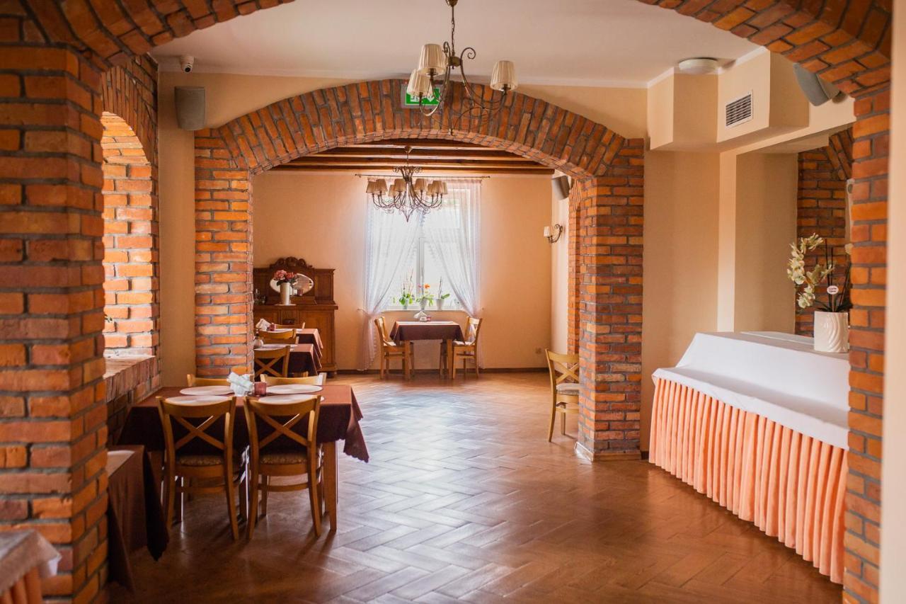 Hotel Przedzamcze Dzialdowo Exterior photo